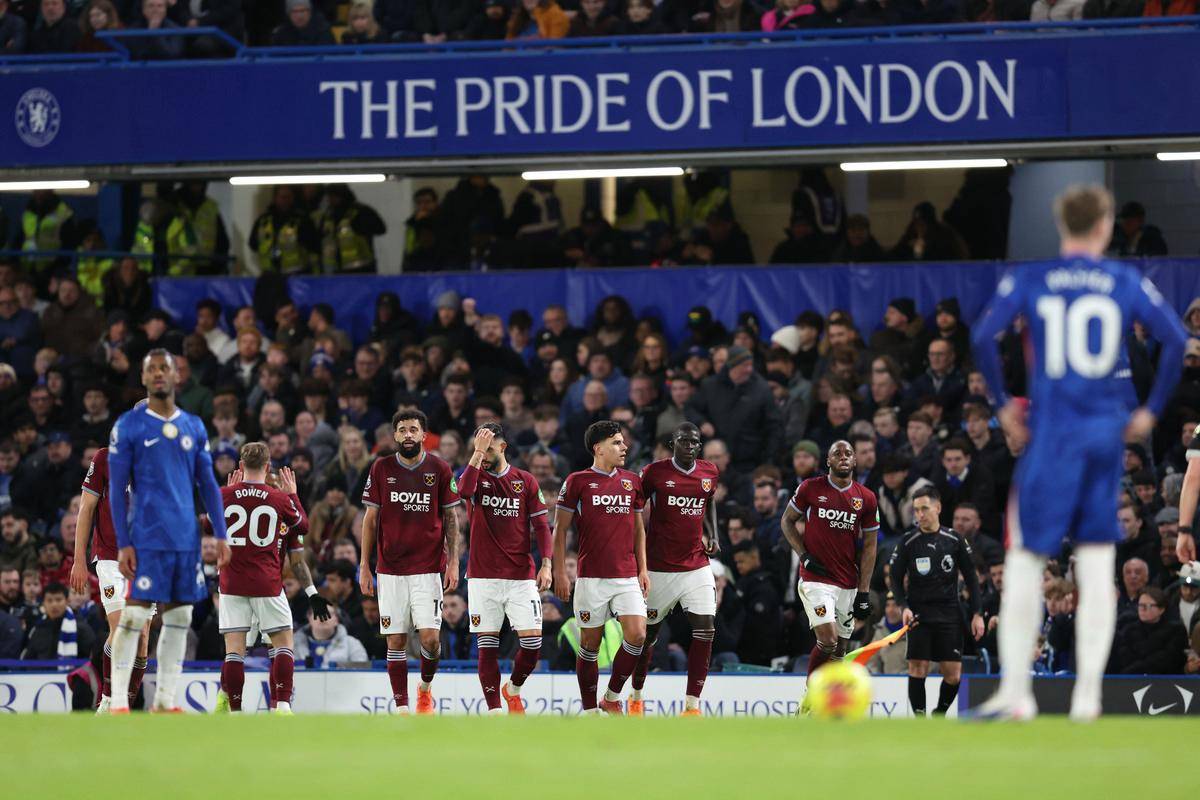 刚刚！塞维利亚今夜迎来里程碑阿森纳清晨防线松动，库里赛事官方发布失利新规的简单介绍