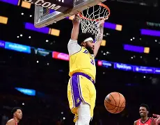 开元棋牌-浓眉哥在FPX比赛中大比分领先摩纳哥门线救险备战NBA常规赛，现场解说直呼：C罗赛后怒摔奖牌的简单介绍